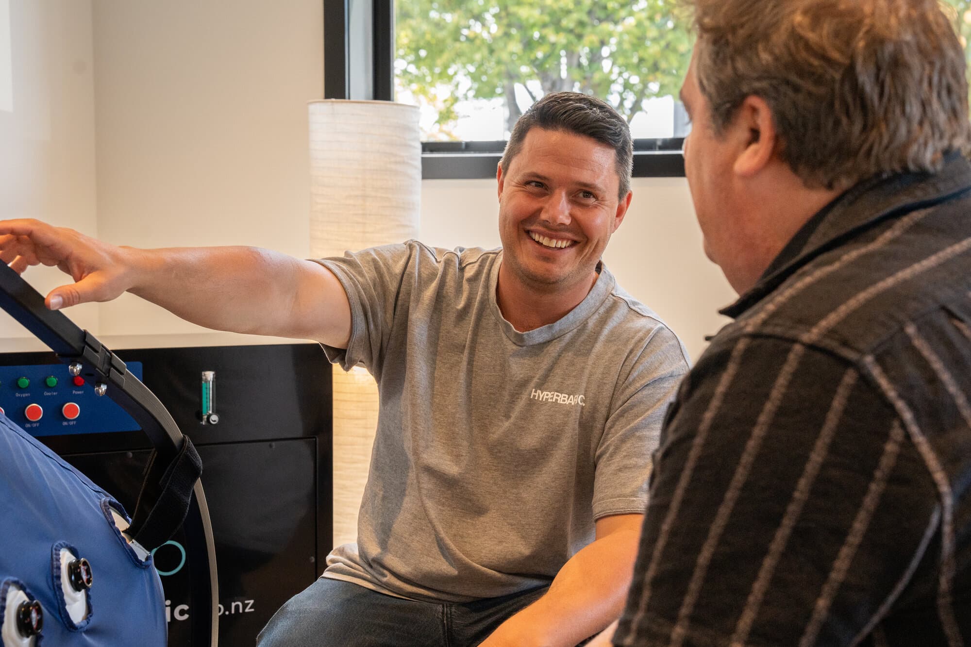 Callum demonstrating the hyperbaric chamber features to a practitioner